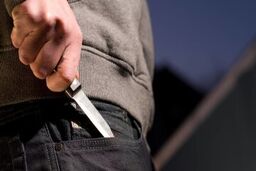حمله وحشتناک بیمار به داروساز شیرازی | ماجرا چه بود ؟