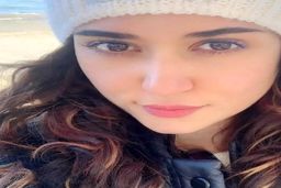 مانتوی گرانقیمت با طرح نایاب پریناز ایزدیار غوغا کرد/حلقه ازدواج ساده خانم بازیگر در این عکس لو رفت! +عکس خبرساز