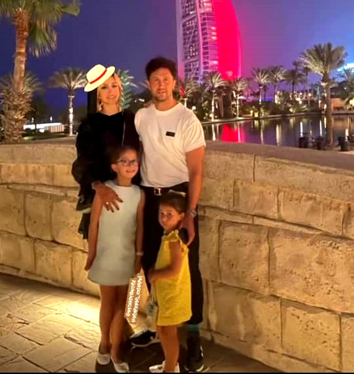 شیطنت زشت دختران شاهرخ استخری در آپارتمان لاکچری بالای شهر | تیپ جدید دختران شاهرخ استخری همه را انشگت به دهان گذاشت + عکس