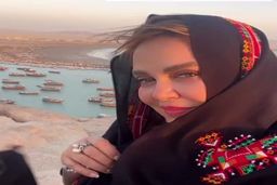 ژست های بهاره رهنما برای روز ولنتاین لو رفت/ خانم بازیگر با دسته گل شیک در آتلیه+فیلم