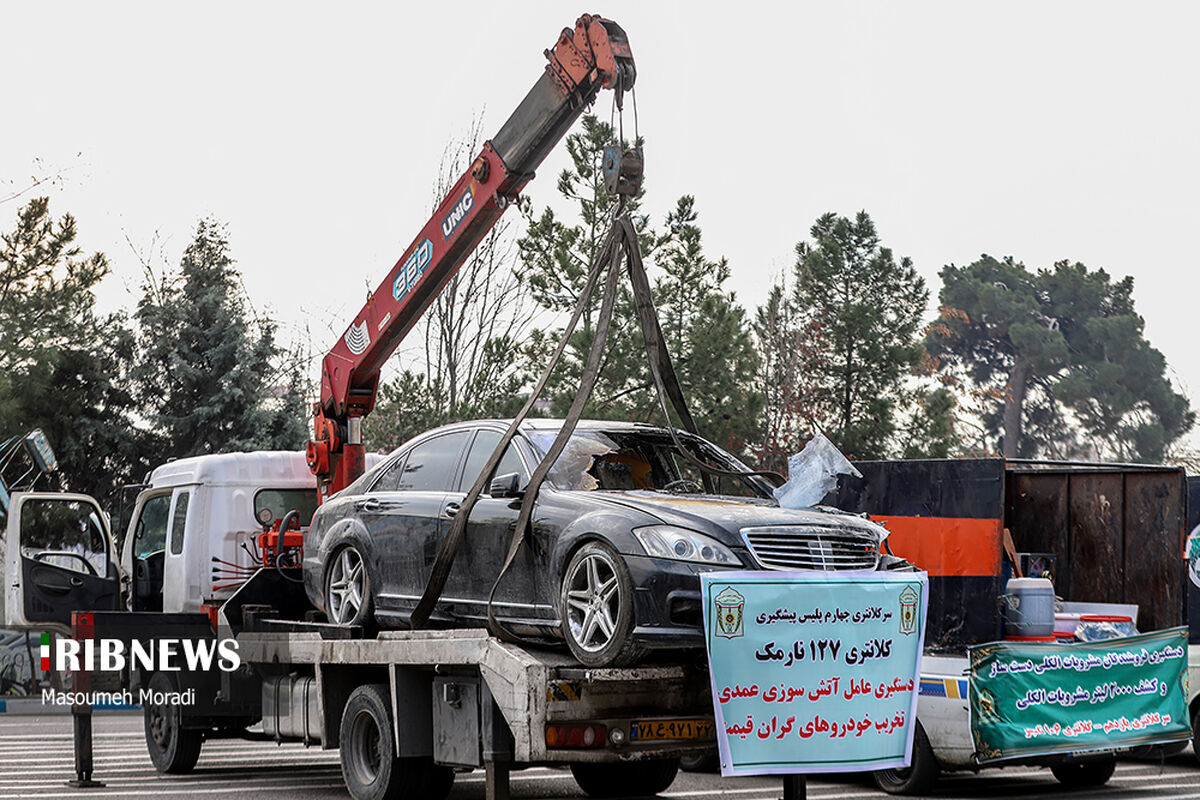 آتش سوزی عمدی خودروهای گران قیمت توسط سارقان! +عکس