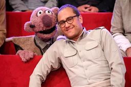  بایرام در برنامه خندوانه سیگار کشید!+فیلم لو رفته