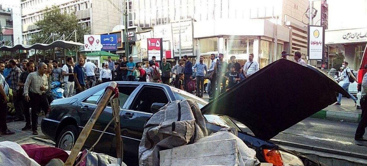  اولین تصاویر  از تصادف ماشین تشریفات وزارت خارجه در پیاده رو خیابان ولیعصر | دو نفر جانباختند؟