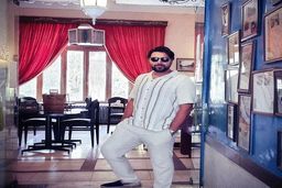 بیوگرافی احسان خواجه امیری