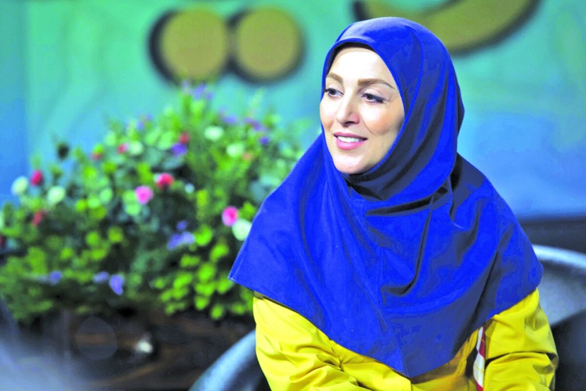 فخر فروشی ژیلا صادقی خانم ها را عصبانی کرد |  انگشترهای برلیان خانم مجری جنجالی شد ! +عکس