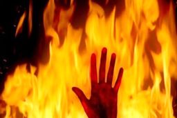 خودسوزی مرگبار دختر  27 ساله در قبرستان 