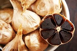 سیر سیاه چیست؟ | ۹ ایده برای آشپزی با سیر سیاه | از خواص و کاربرد تا طرز تهیه در منزل