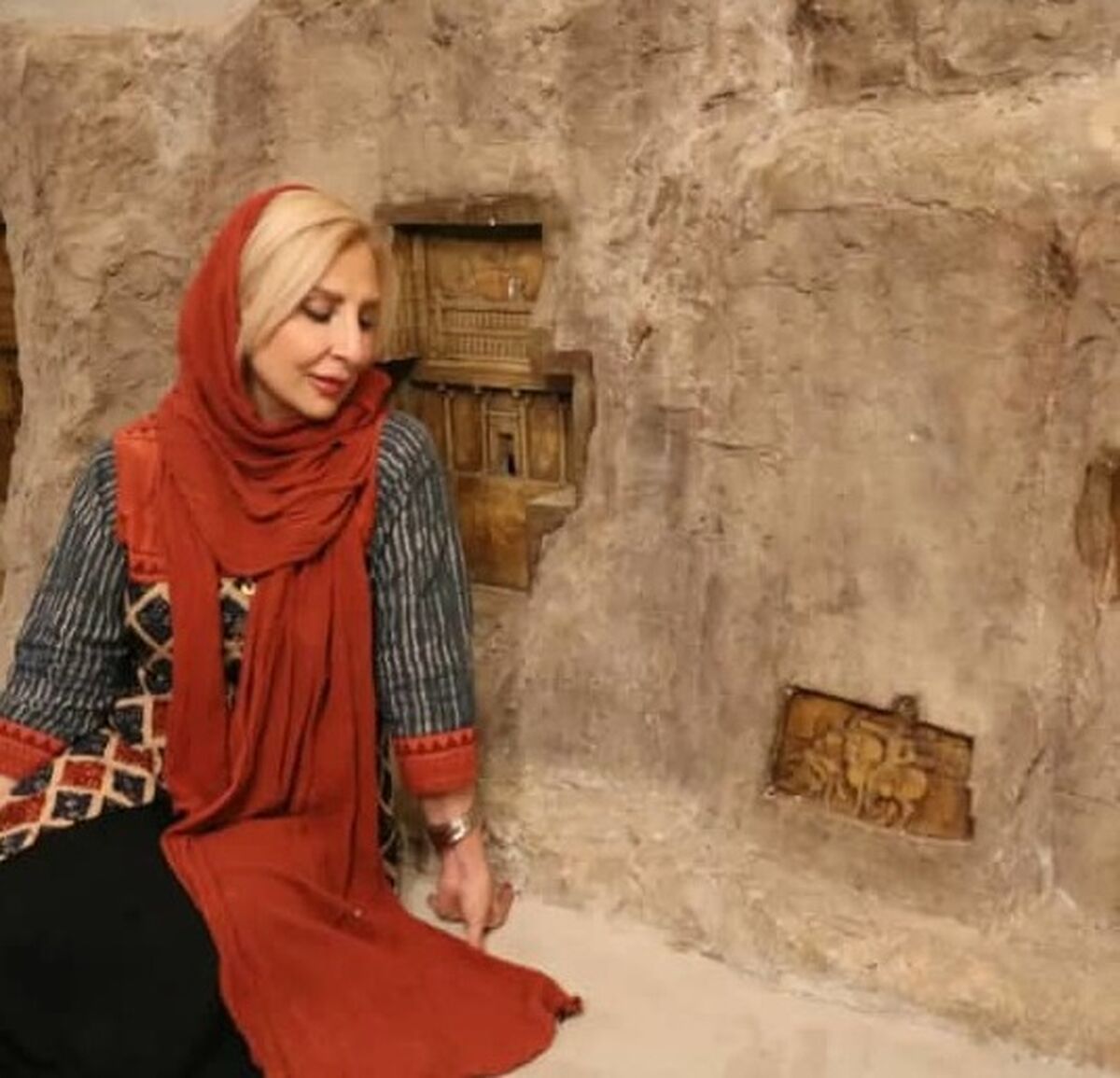 سفره خیرات مرجانه گلچین برای مادر مرحومش جنجالی شد | خرج هنگفت مرجانه گلچین برای خیرات دادن +عکس جنجالی