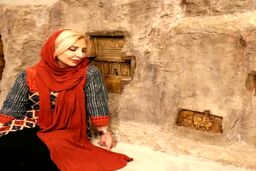 سفره خیرات مرجانه گلچین برای مادر مرحومش جنجالی شد | خرج هنگفت مرجانه گلچین برای خیرات دادن +عکس جنجالی