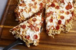 پیتزای بدون فر و خمیر درست کن و لذت ببر | با نودل یک پیتزای خوشمزه درست کنید!