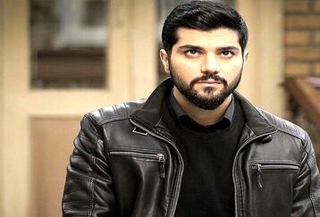شباهت جالب سینا مهراد به برادرزاده اش /شیطنت آقای بازیگر و برادرزاده اش در کیش +عکس