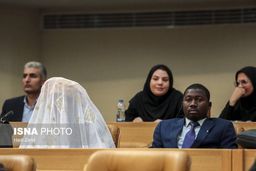 تصویر زوج خارجی با لباس عروس در تهران سوژه فضای مجازی شده است +عکس