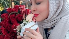 پارک گردی ژیلا صادقی با لباس های متفاوتش | باورتان نمی شود این خانم ژیلا صادقی باشد + عکس