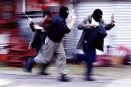 سرقت مسلحانه هولناک از بانک سپه به سبک فیلم های هالیوودی | یک نفر از کارمندان بانک مجروح شد